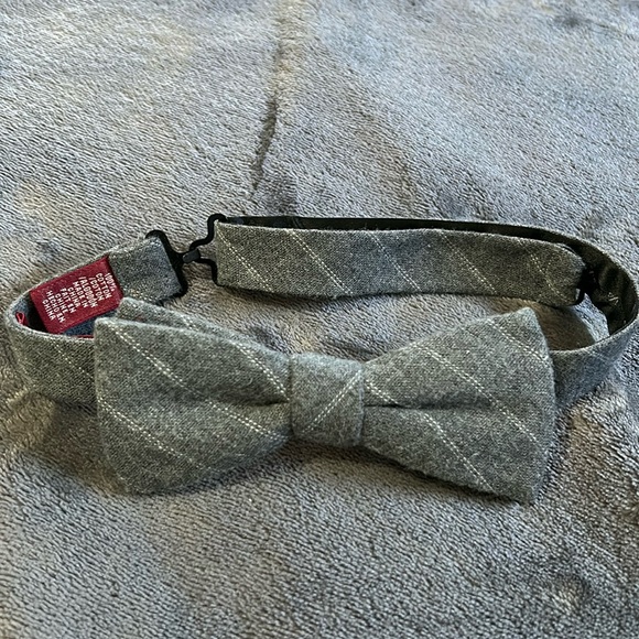 Bow tie - Picture 1 of 1